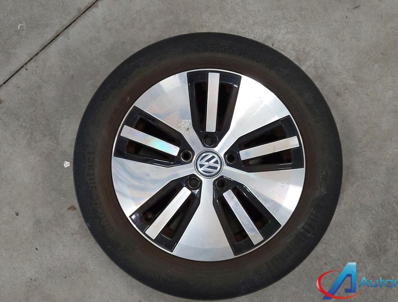 Фото - Volkswagen E-Golf #9