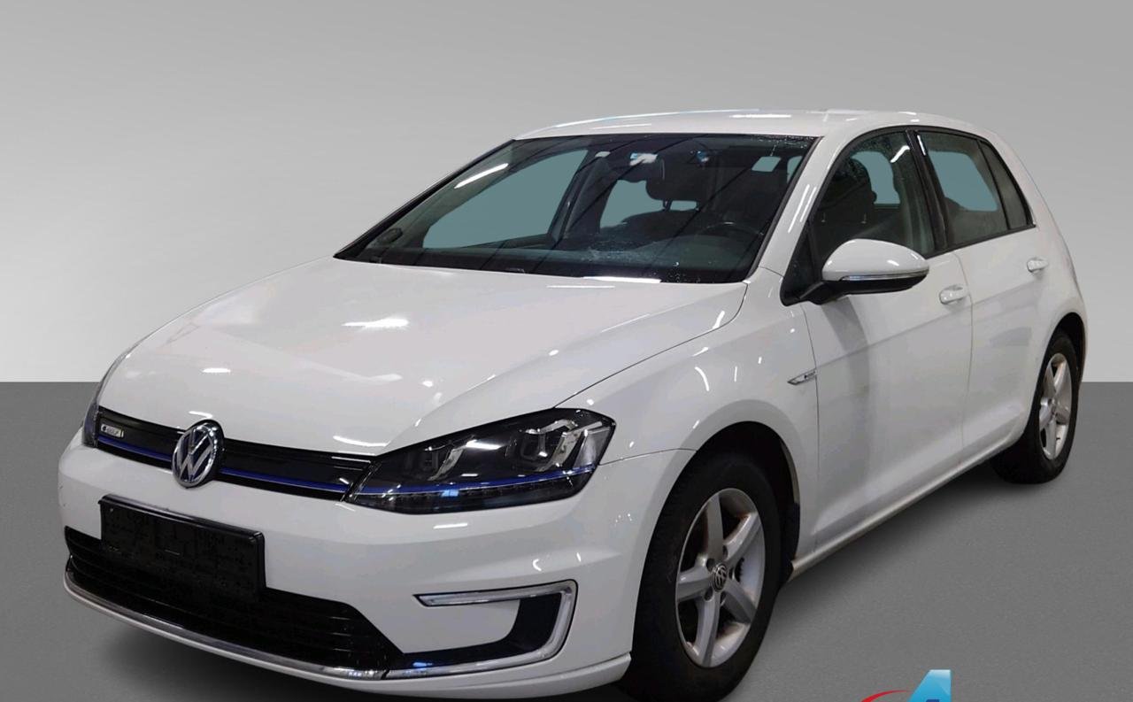 Фото - Volkswagen E-Golf #2