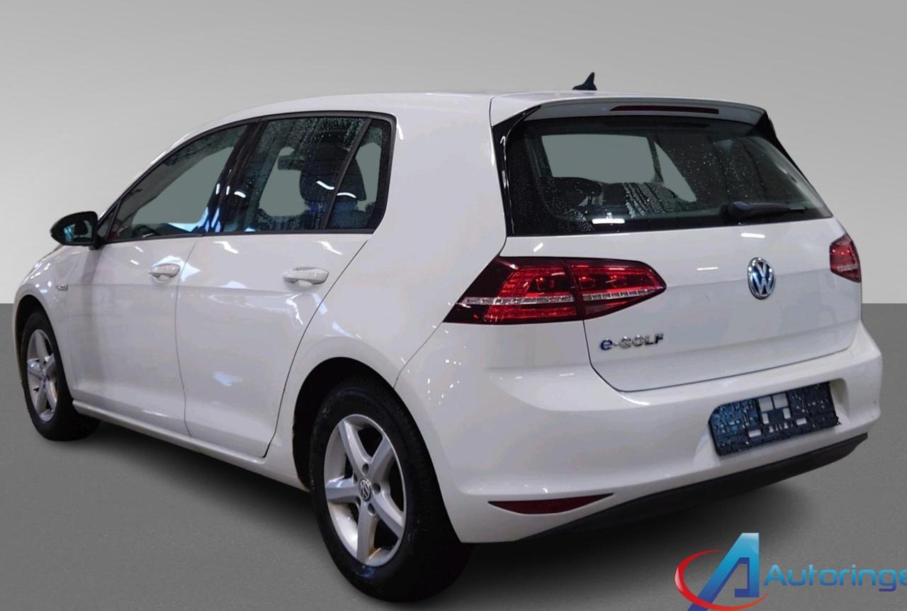 Фото - Volkswagen E-Golf #5