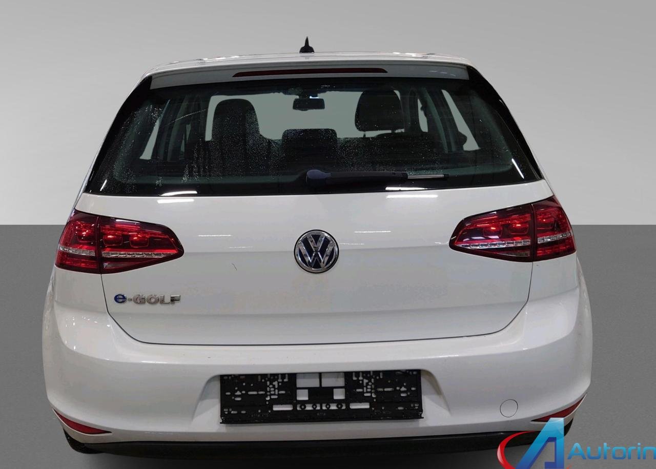 Фото - Volkswagen E-Golf #4