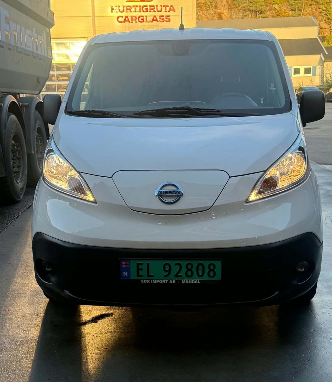 Фото - Nissan E-NV200 #2