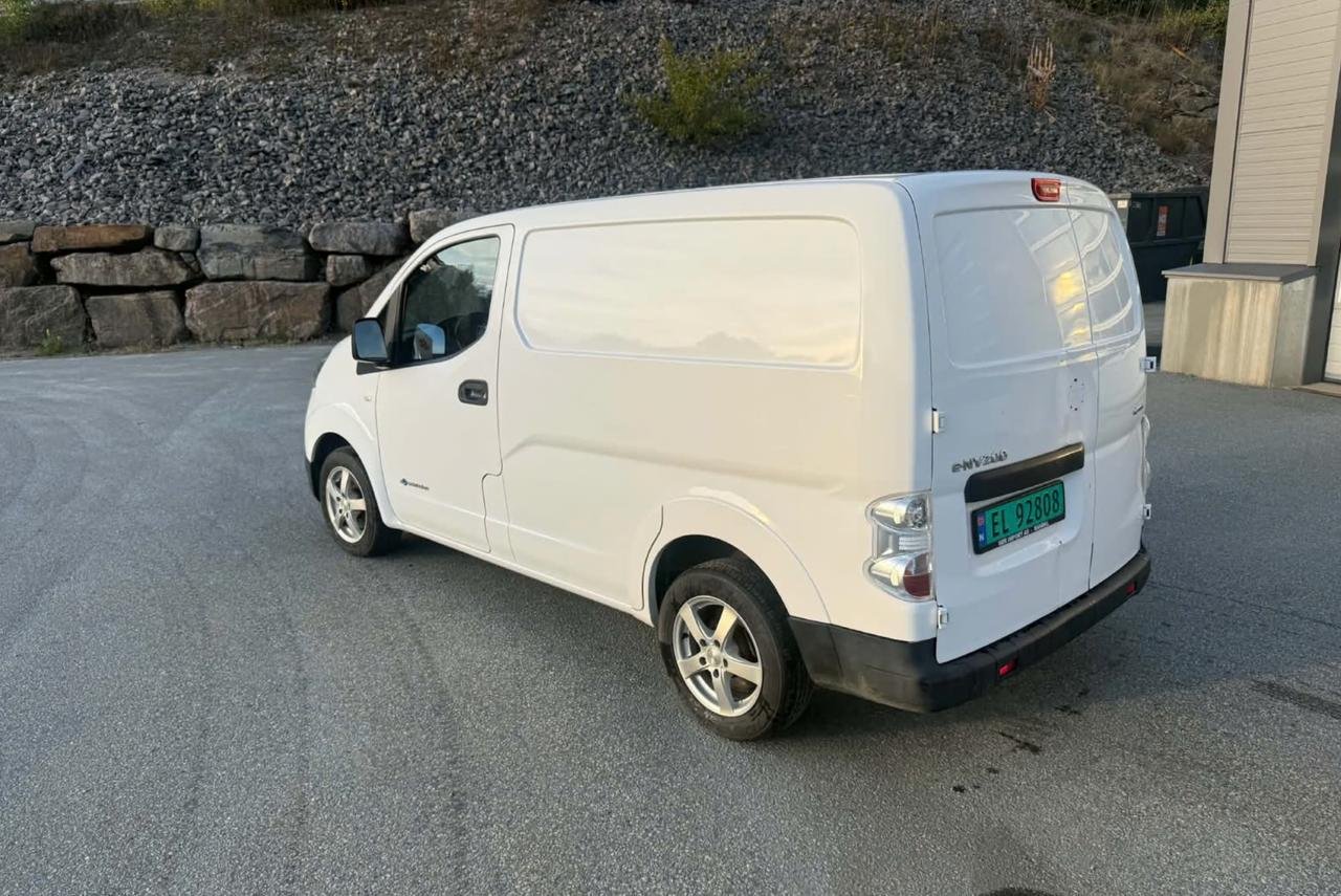 Фото - Nissan E-NV200 #6