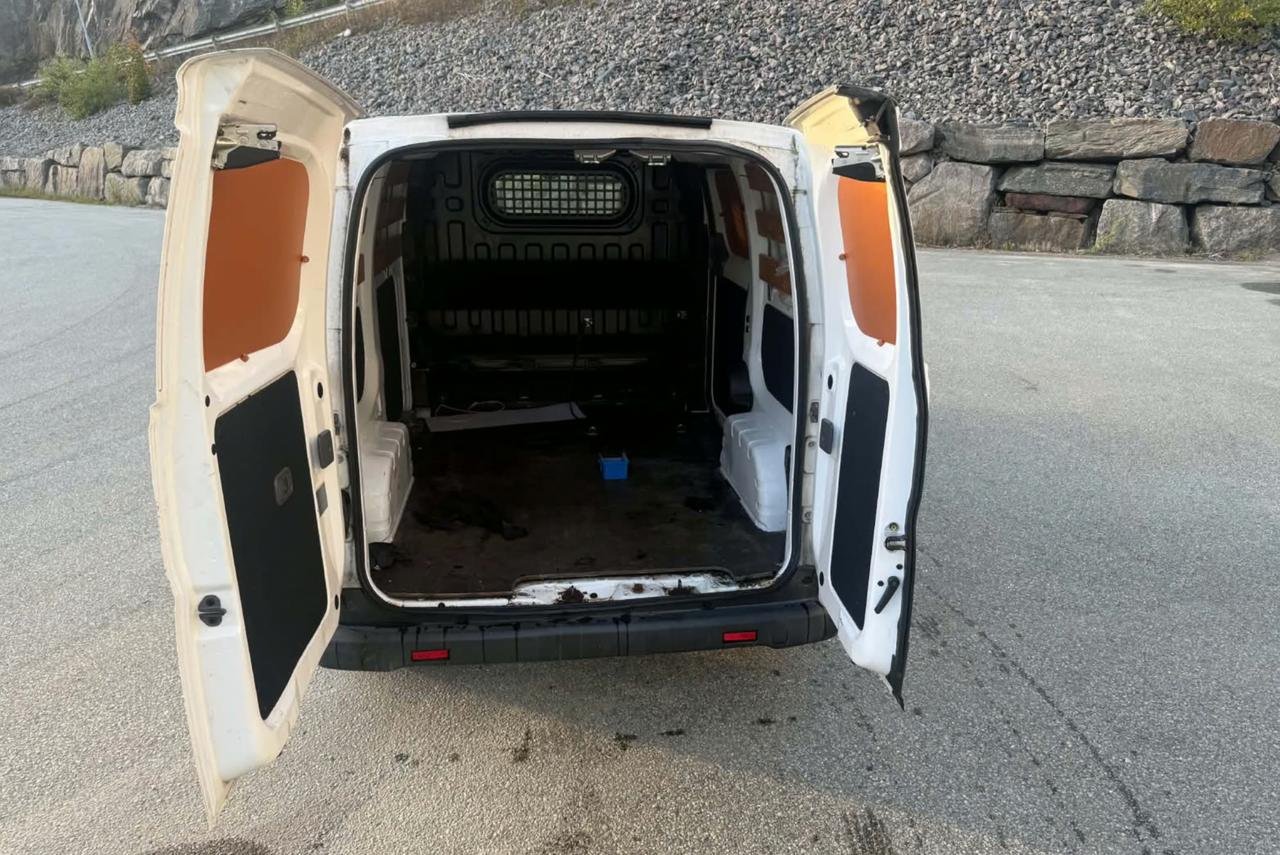 Фото - Nissan E-NV200 #8