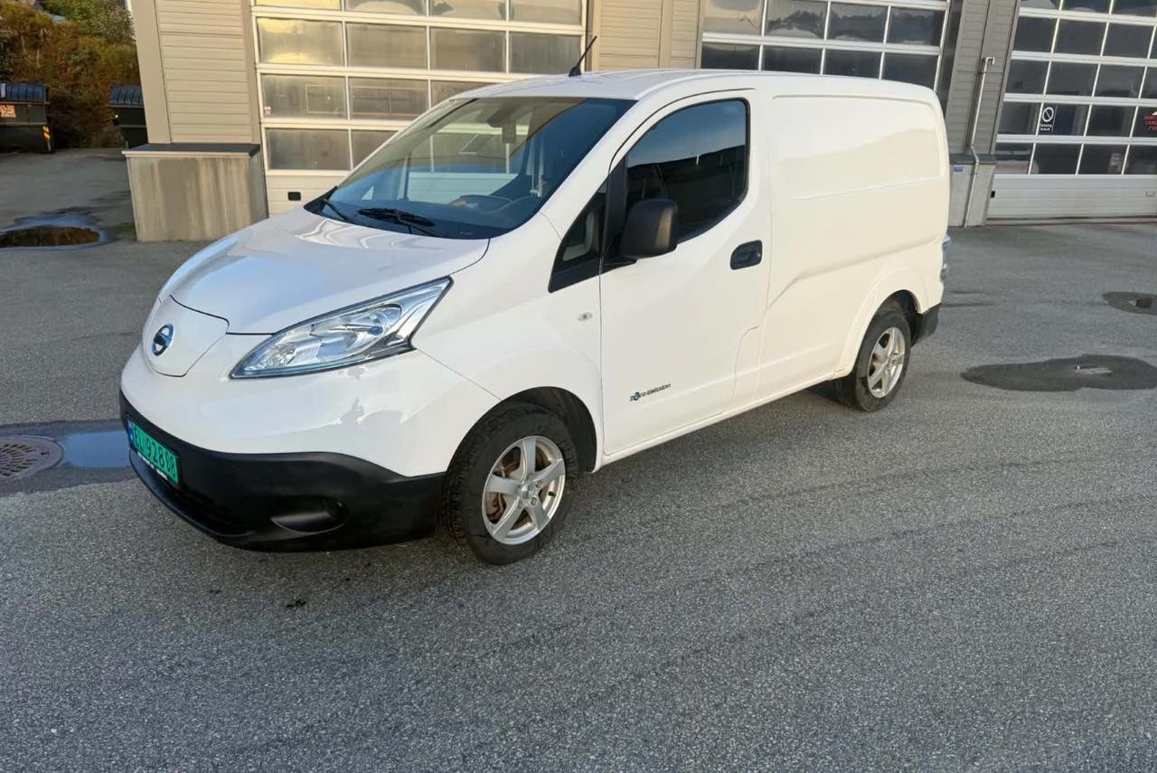 Фото - Nissan E-NV200 #4