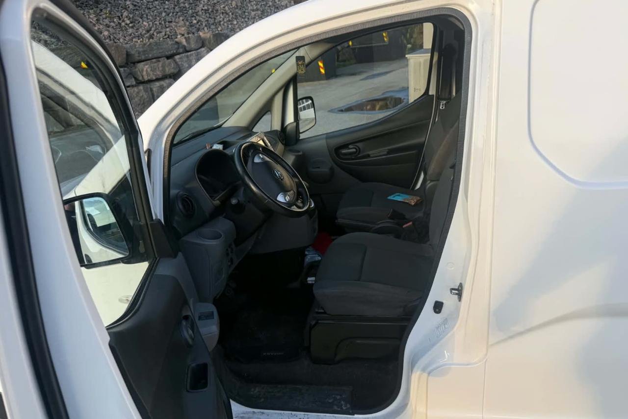 Фото - Nissan E-NV200 #9