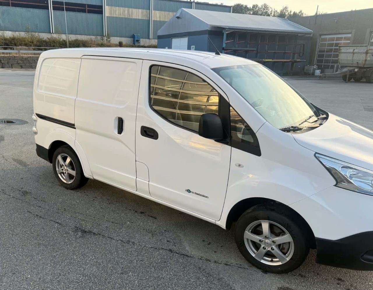 Фото - Nissan E-NV200 #3